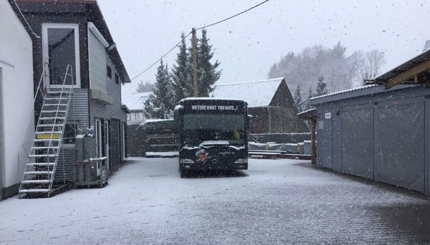 Yellotools Infoliner Bus im Schnee